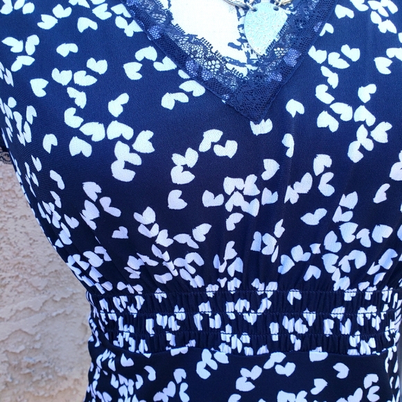 MK Hearts a Flutter blouse - Picture 4 of 4